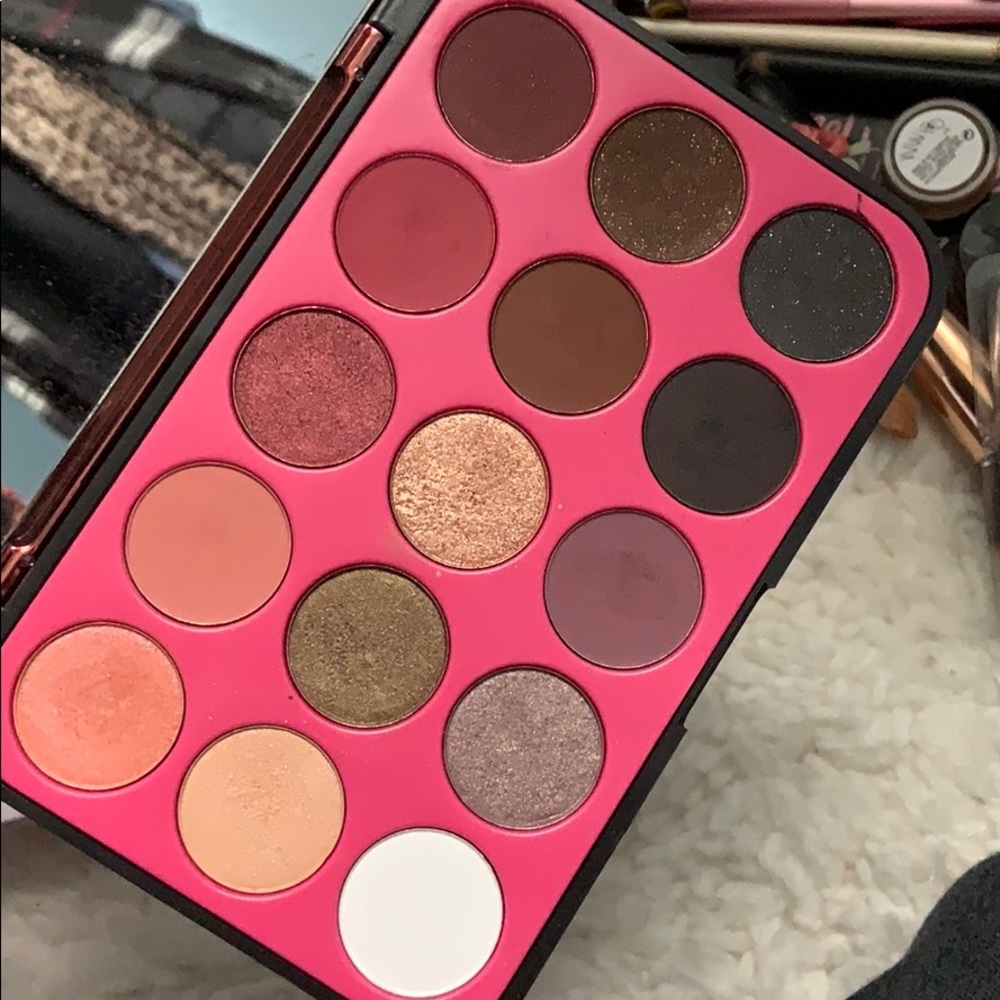 BH Cosmetics eyeshadow palette